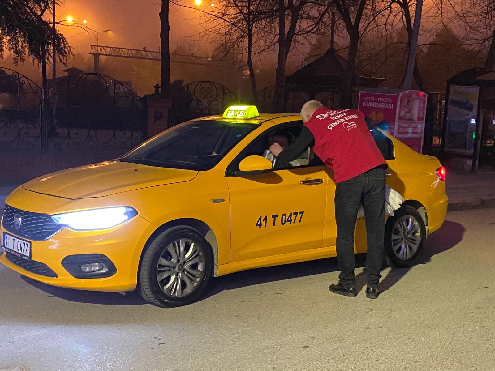 Başkan Hürriyet, bugün de sabahın ilk ışıklarıyla Alikahya’da işçilerle buluştu (9)