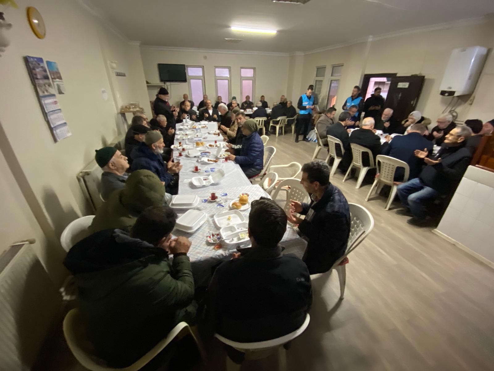 Baskan Hürriyet, hafta sonu mesaisine Zincirlikuyu Camii'nde basladi (2)