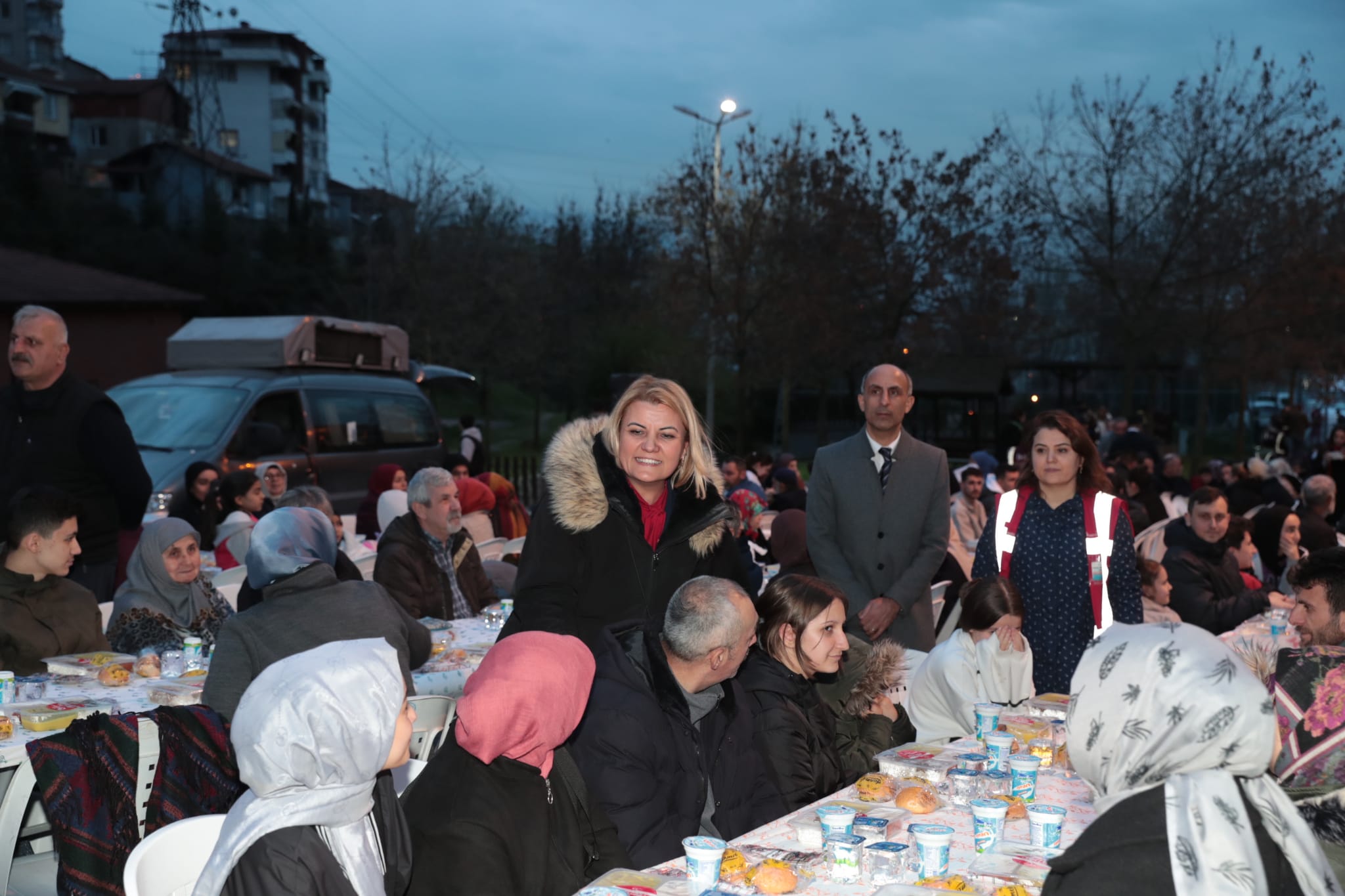 Başkan Hürriyet, iftarda vatandaşları yalnız bırakmıyor (2)