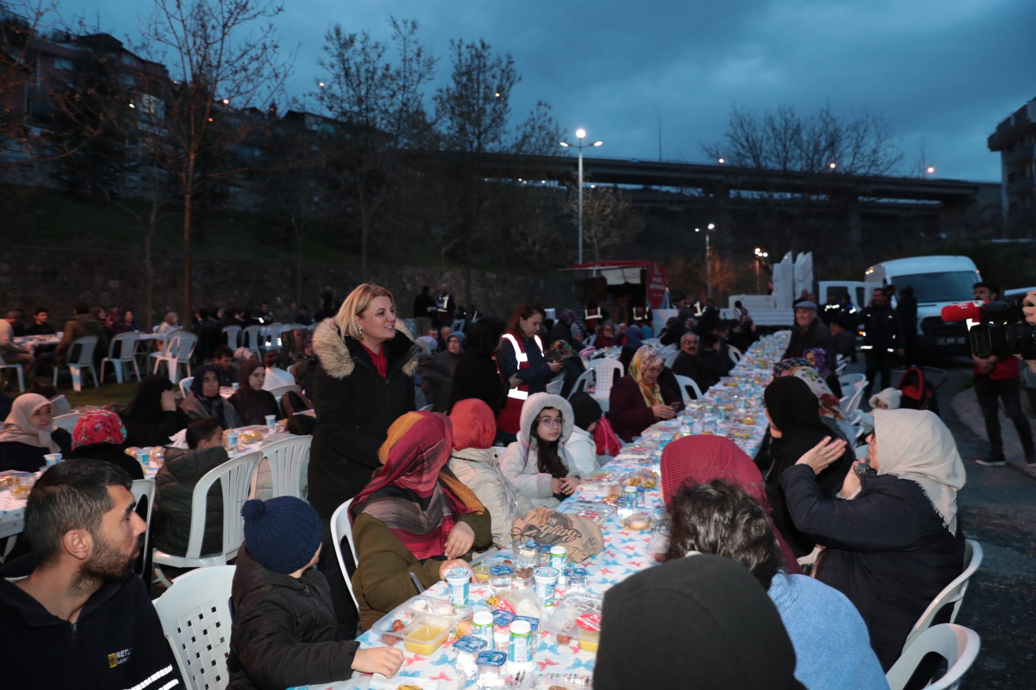 Başkan Hürriyet, iftarda vatandaşları yalnız bırakmıyor (3)