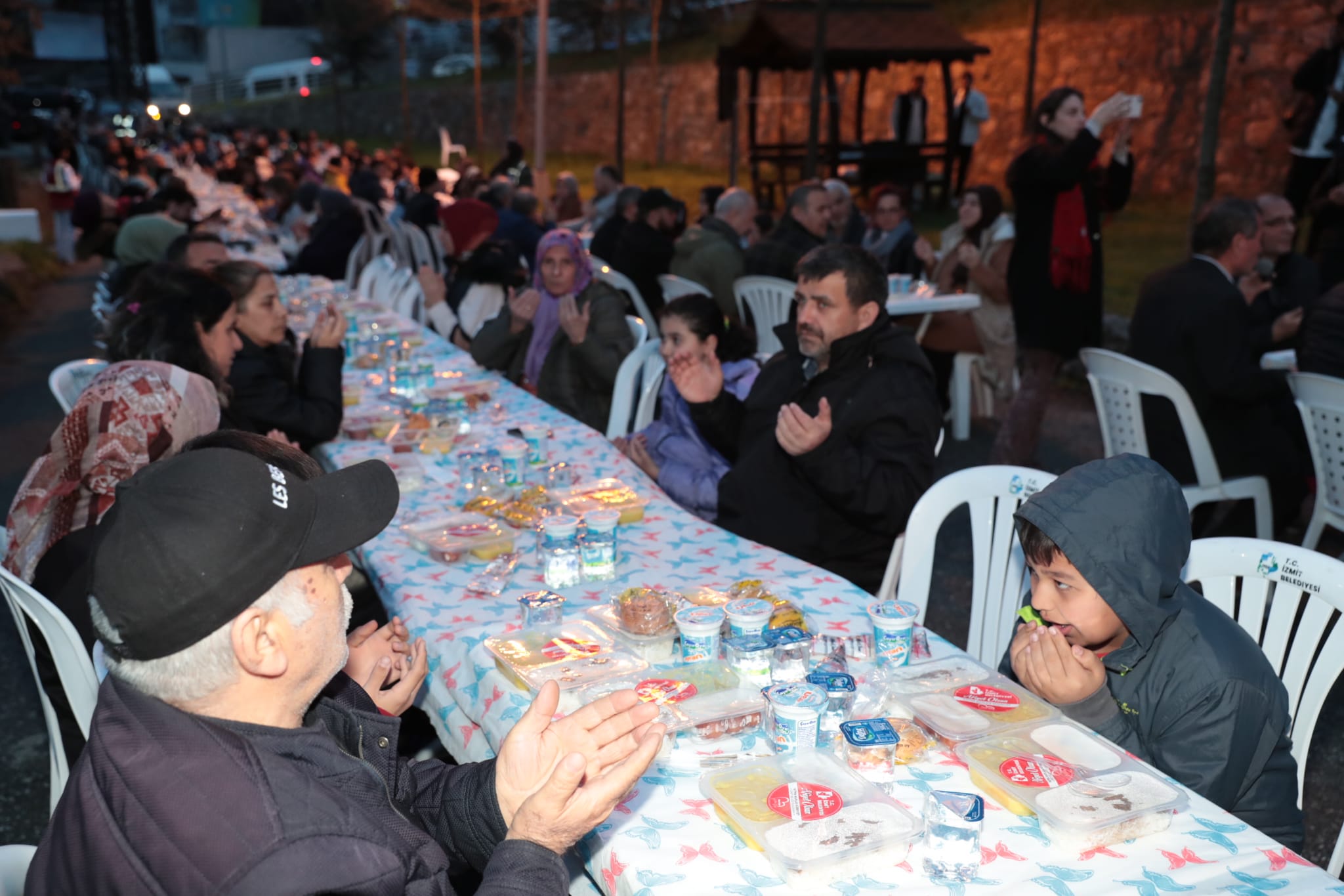 Başkan Hürriyet, iftarda vatandaşları yalnız bırakmıyor (4)