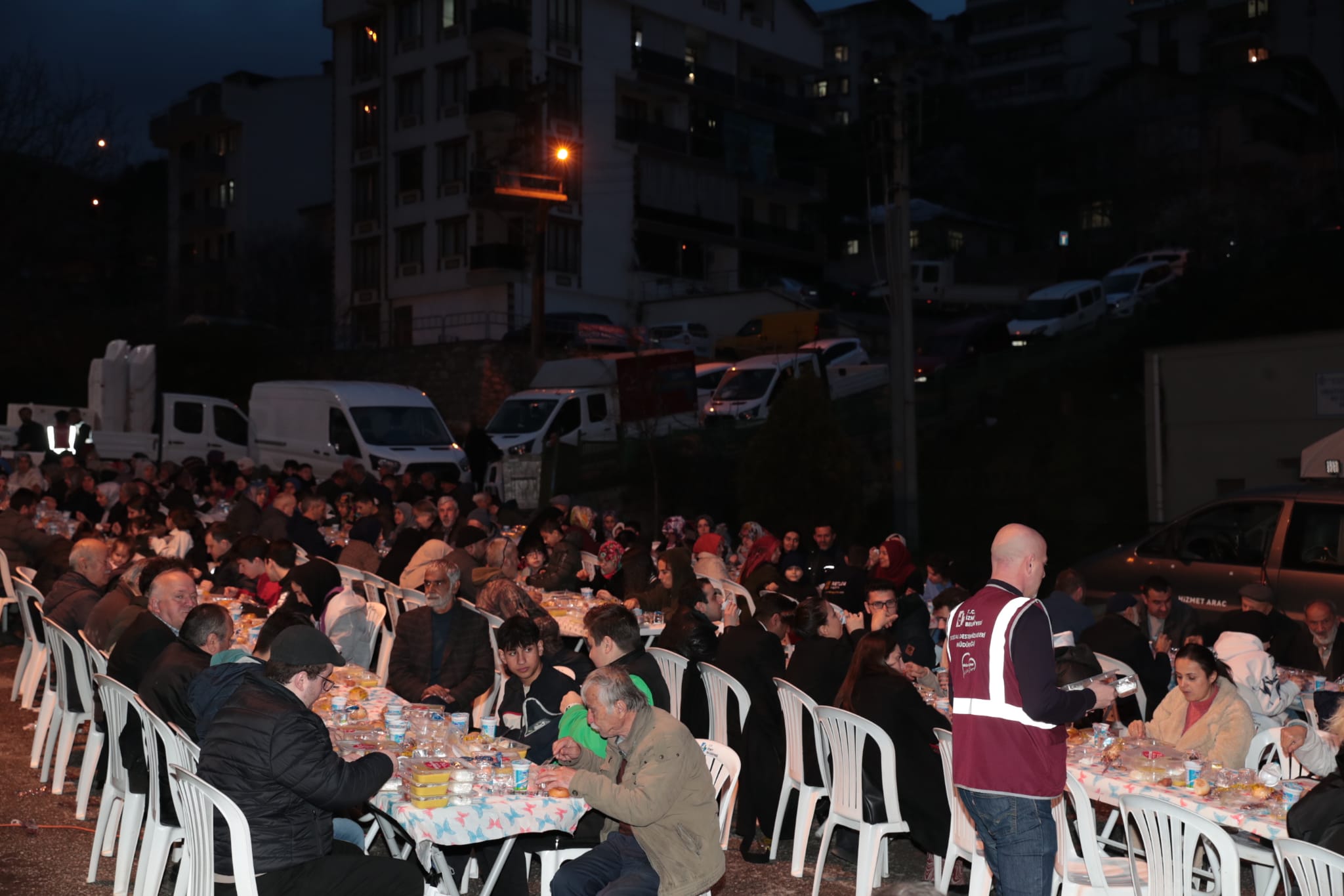 Başkan Hürriyet, iftarda vatandaşları yalnız bırakmıyor (6)