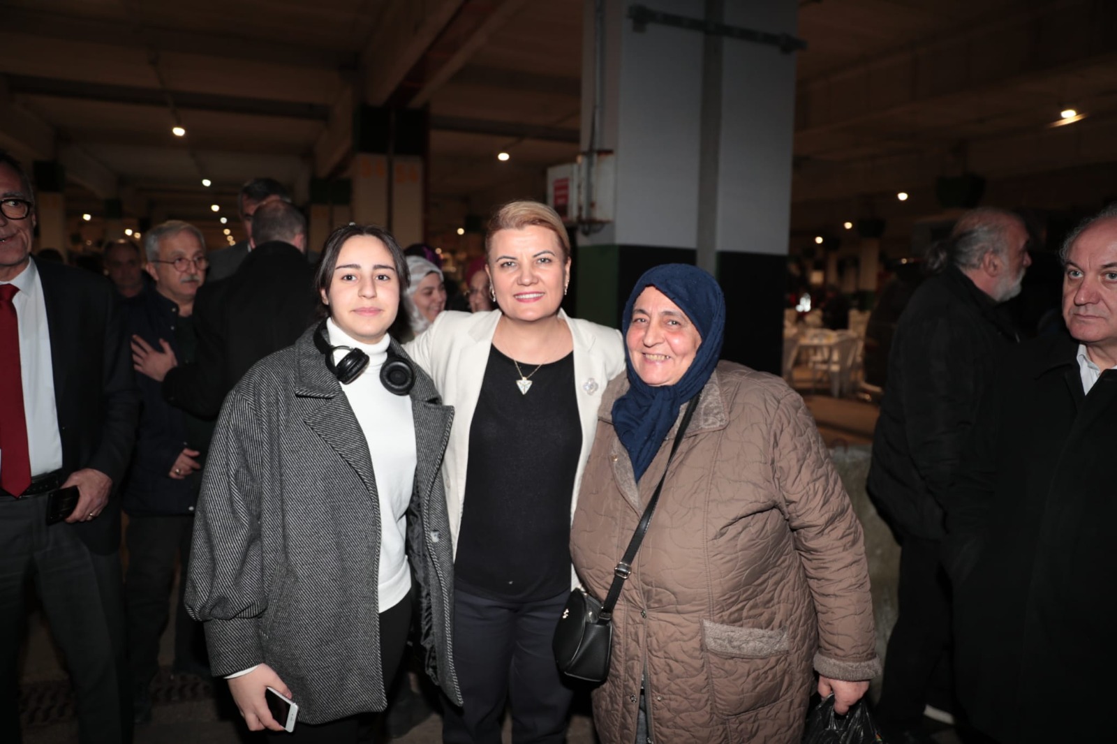 Başkan Hürriyet, ilk iftarı İzmitlilerle birlikte yaptı (1)