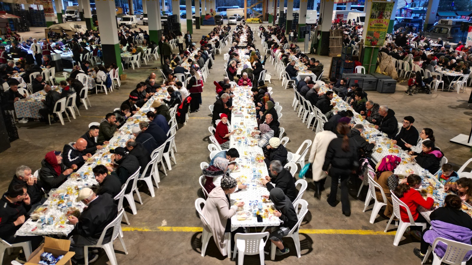 Başkan Hürriyet, ilk iftarı İzmitlilerle birlikte yaptı (10)