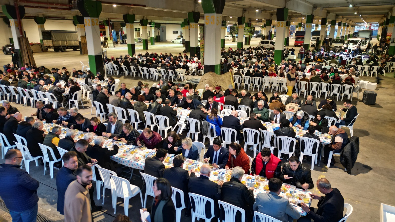 Başkan Hürriyet, ilk iftarı İzmitlilerle birlikte yaptı (11)