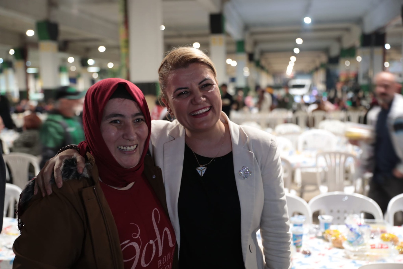 Başkan Hürriyet, ilk iftarı İzmitlilerle birlikte yaptı (13)