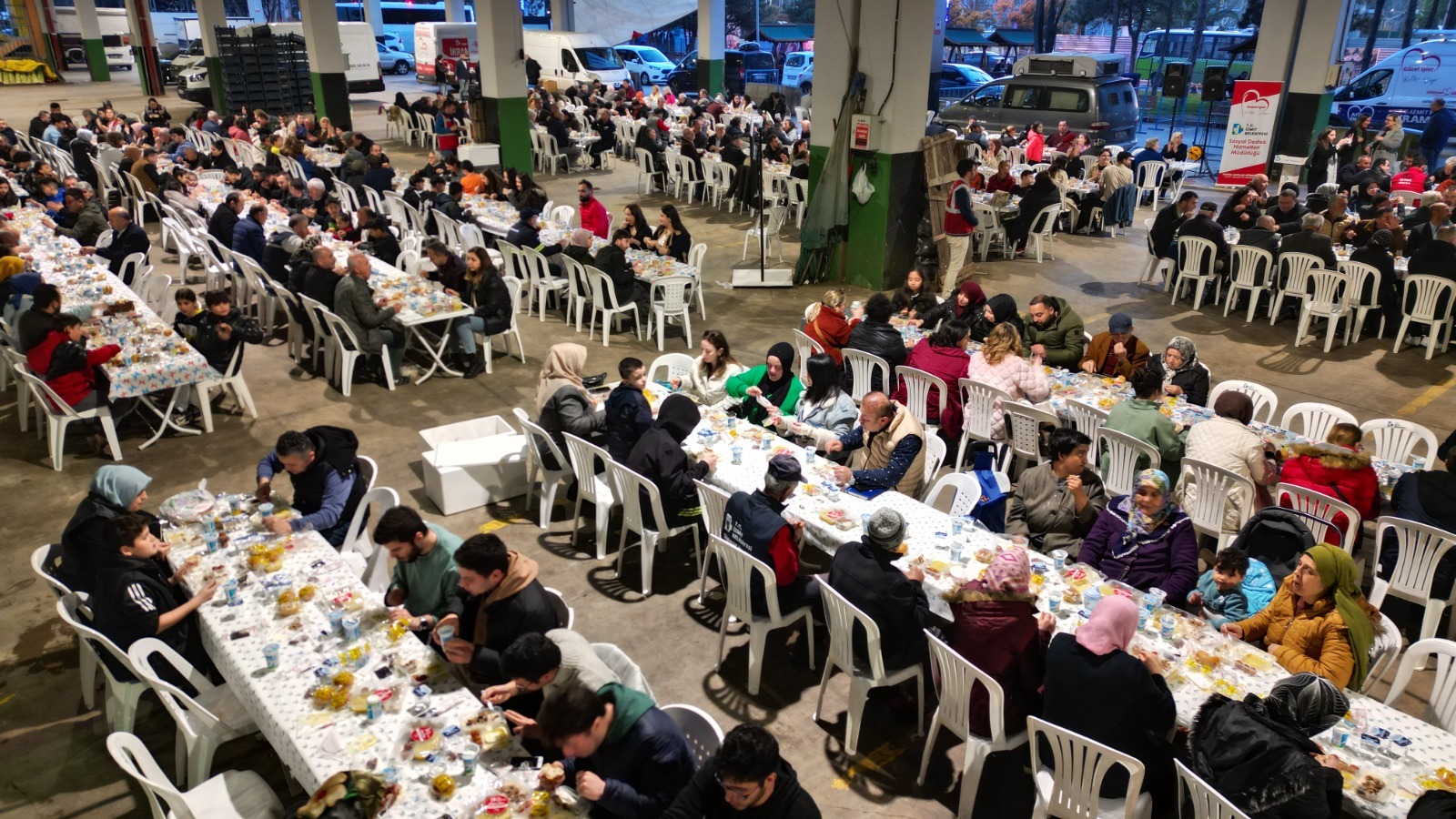 Başkan Hürriyet, ilk iftarı İzmitlilerle birlikte yaptı (6)