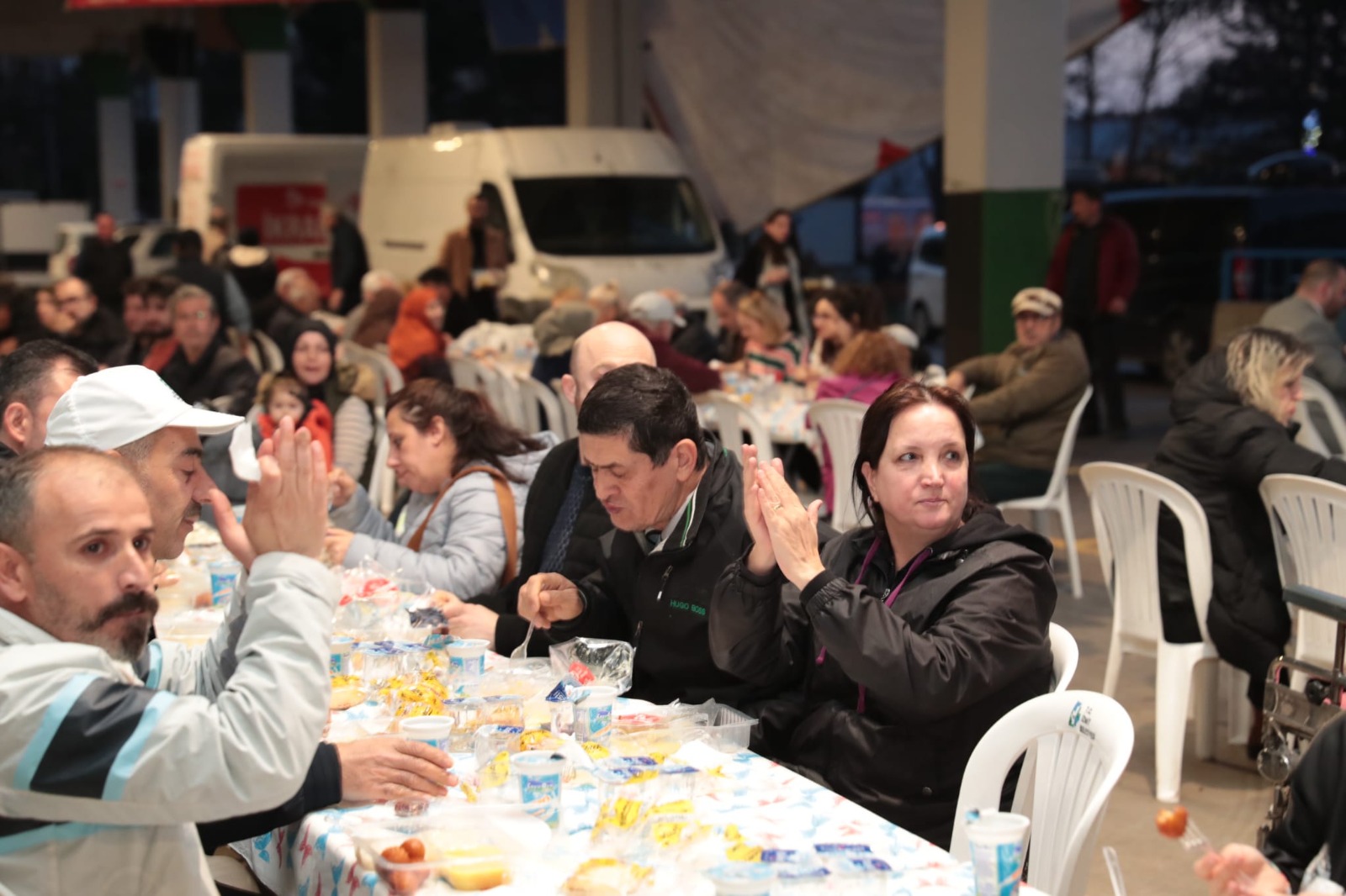 Başkan Hürriyet, ilk iftarı İzmitlilerle birlikte yaptı (7)