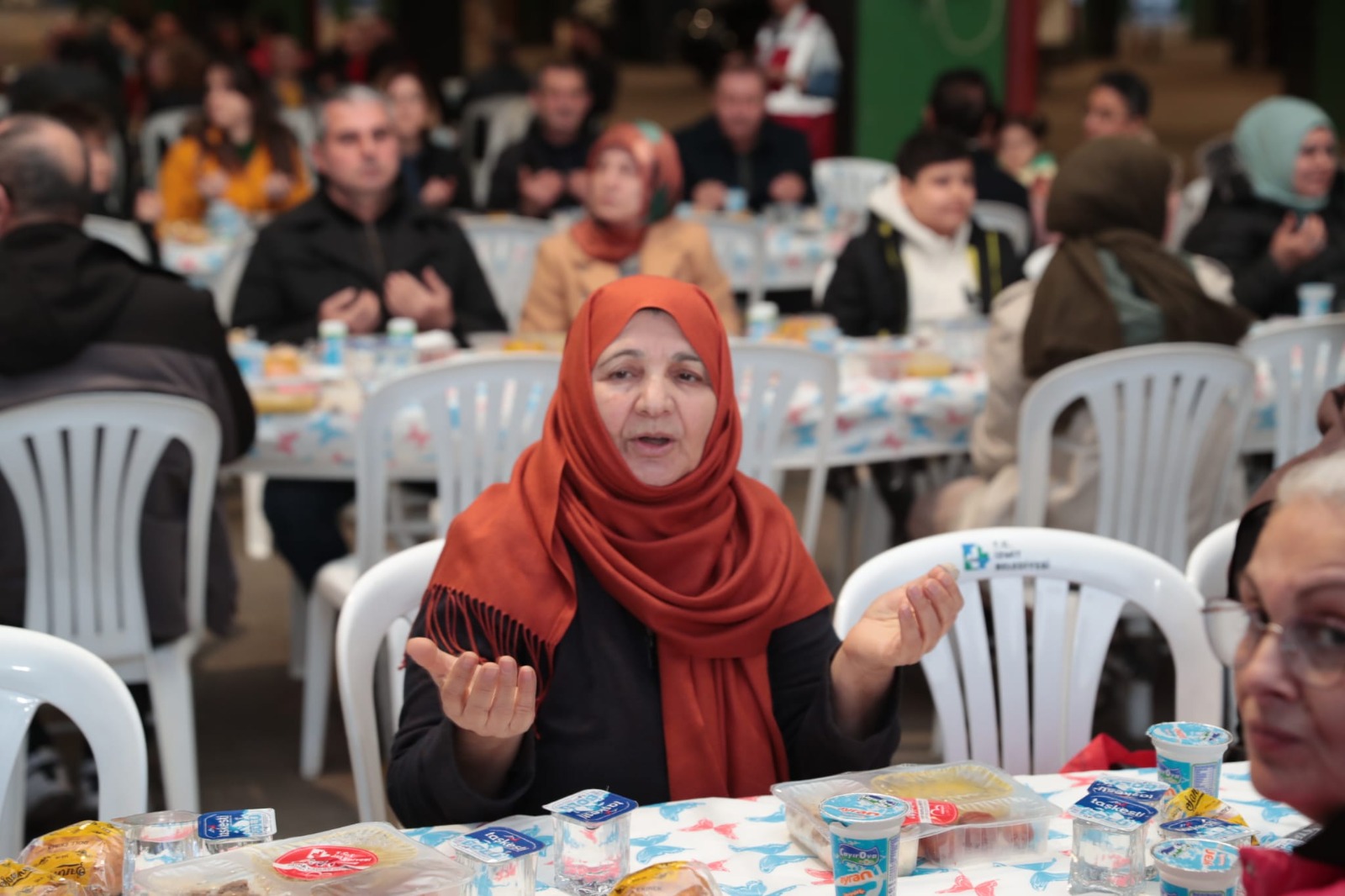 Başkan Hürriyet, ilk iftarı İzmitlilerle birlikte yaptı (9)