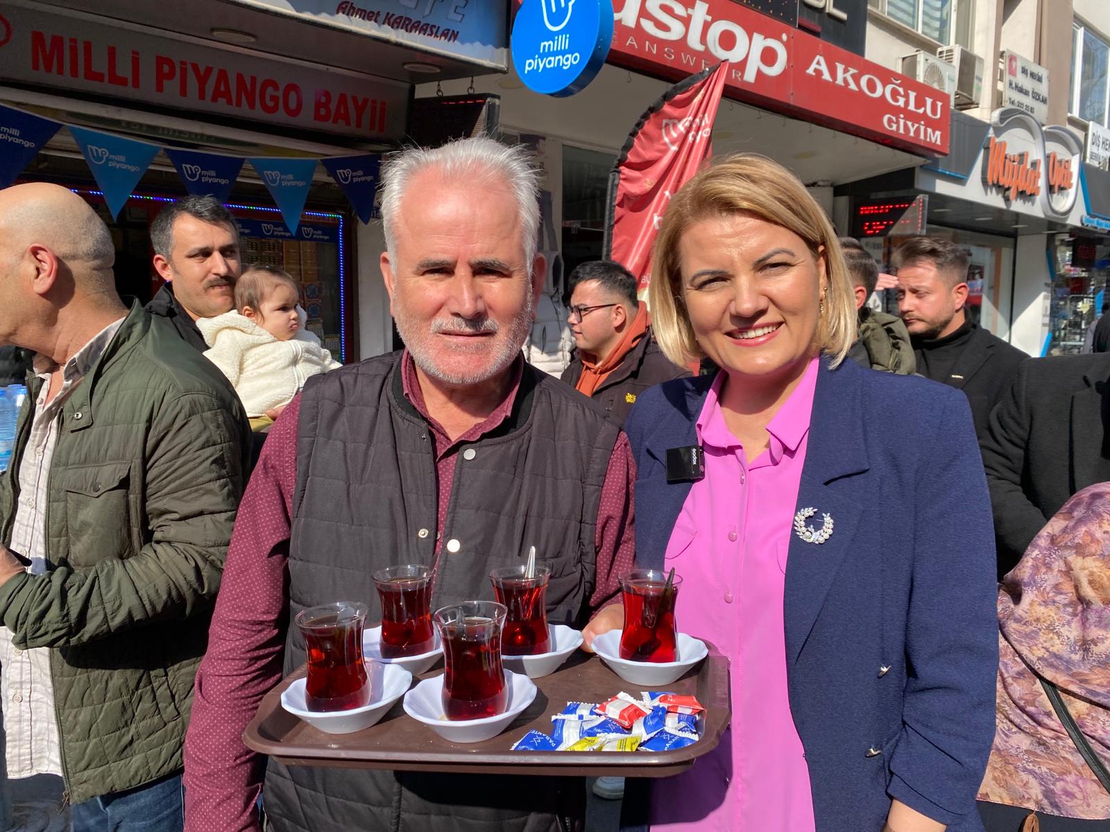 Başkan Hürriyet kent merkezinde halkla buluştu (10)