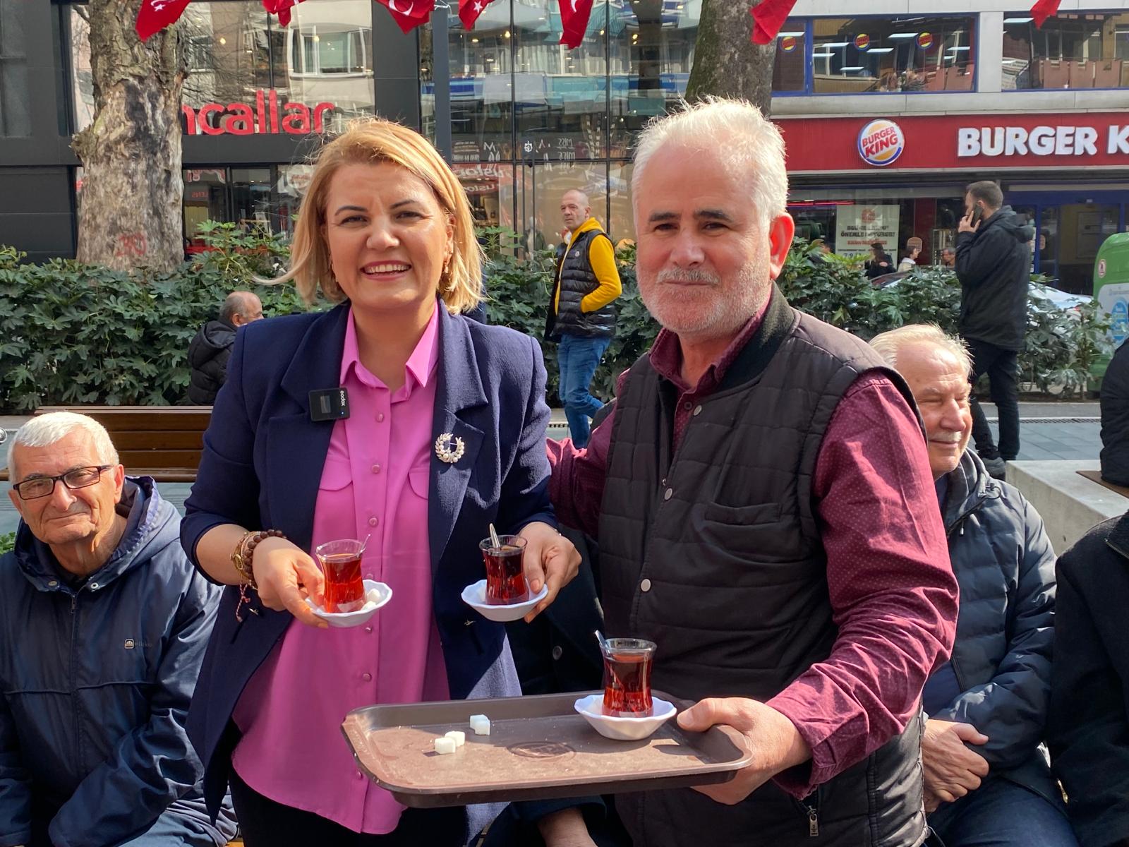 Başkan Hürriyet kent merkezinde halkla buluştu (11)