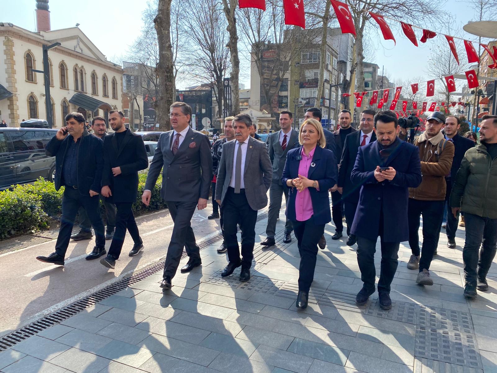 Başkan Hürriyet kent merkezinde halkla buluştu (2)