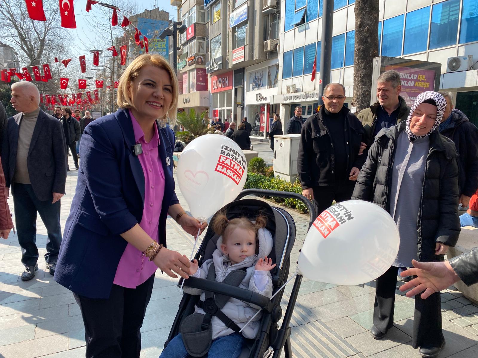 Başkan Hürriyet kent merkezinde halkla buluştu (3)