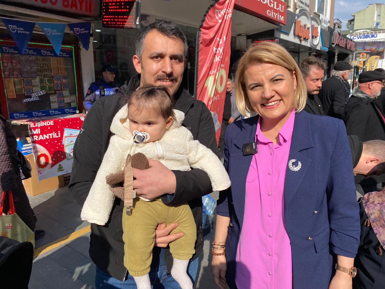 Başkan Hürriyet kent merkezinde halkla buluştu (9)