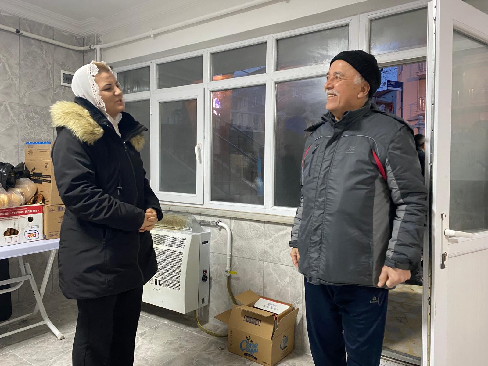 Başkan Hürriyet, sabah namazı sonrası Kuruçeşme Fatih Camii cemaatiyle bir araya geldi (12)