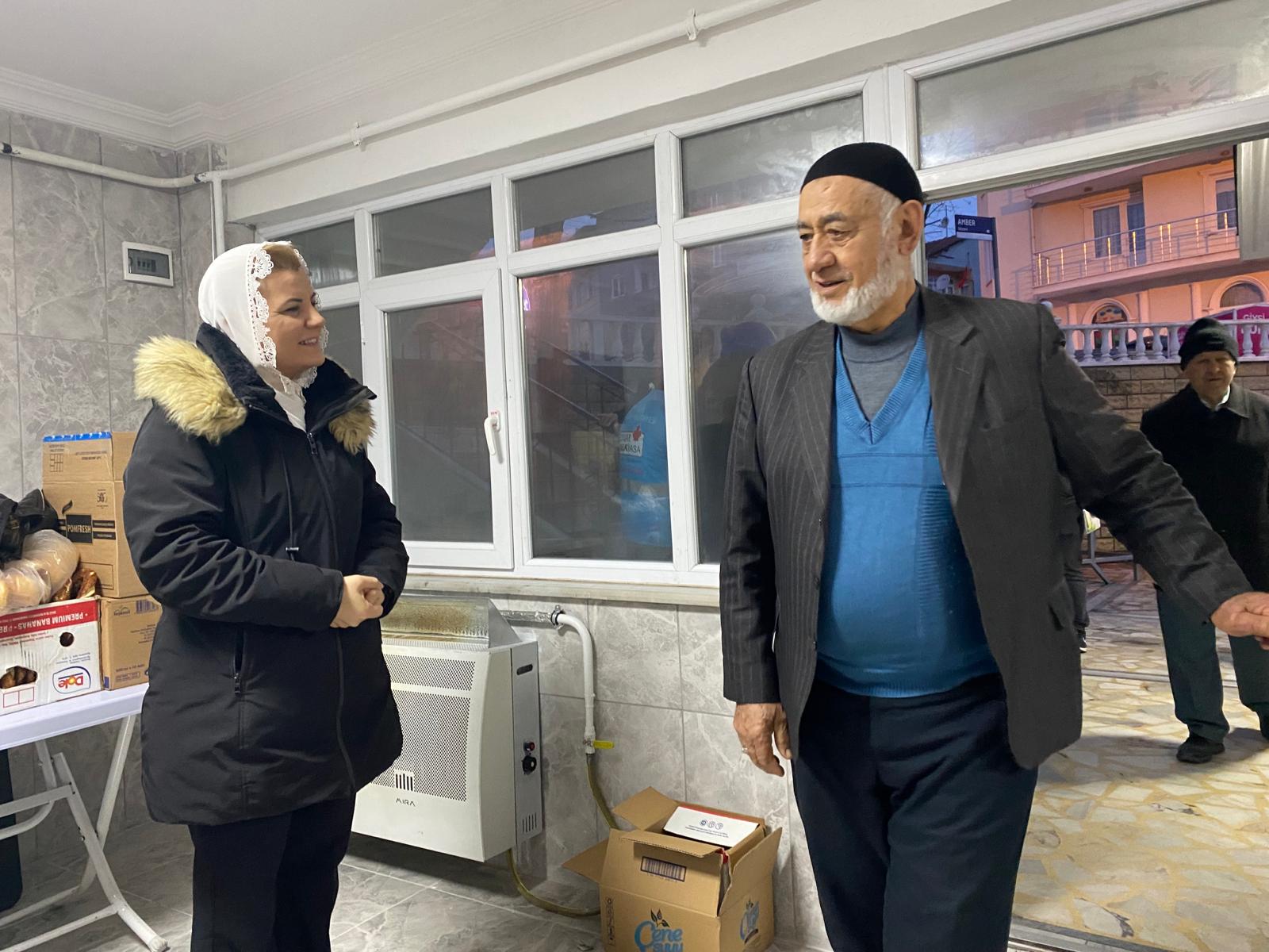 Başkan Hürriyet, sabah namazı sonrası Kuruçeşme Fatih Camii cemaatiyle bir araya geldi (15)