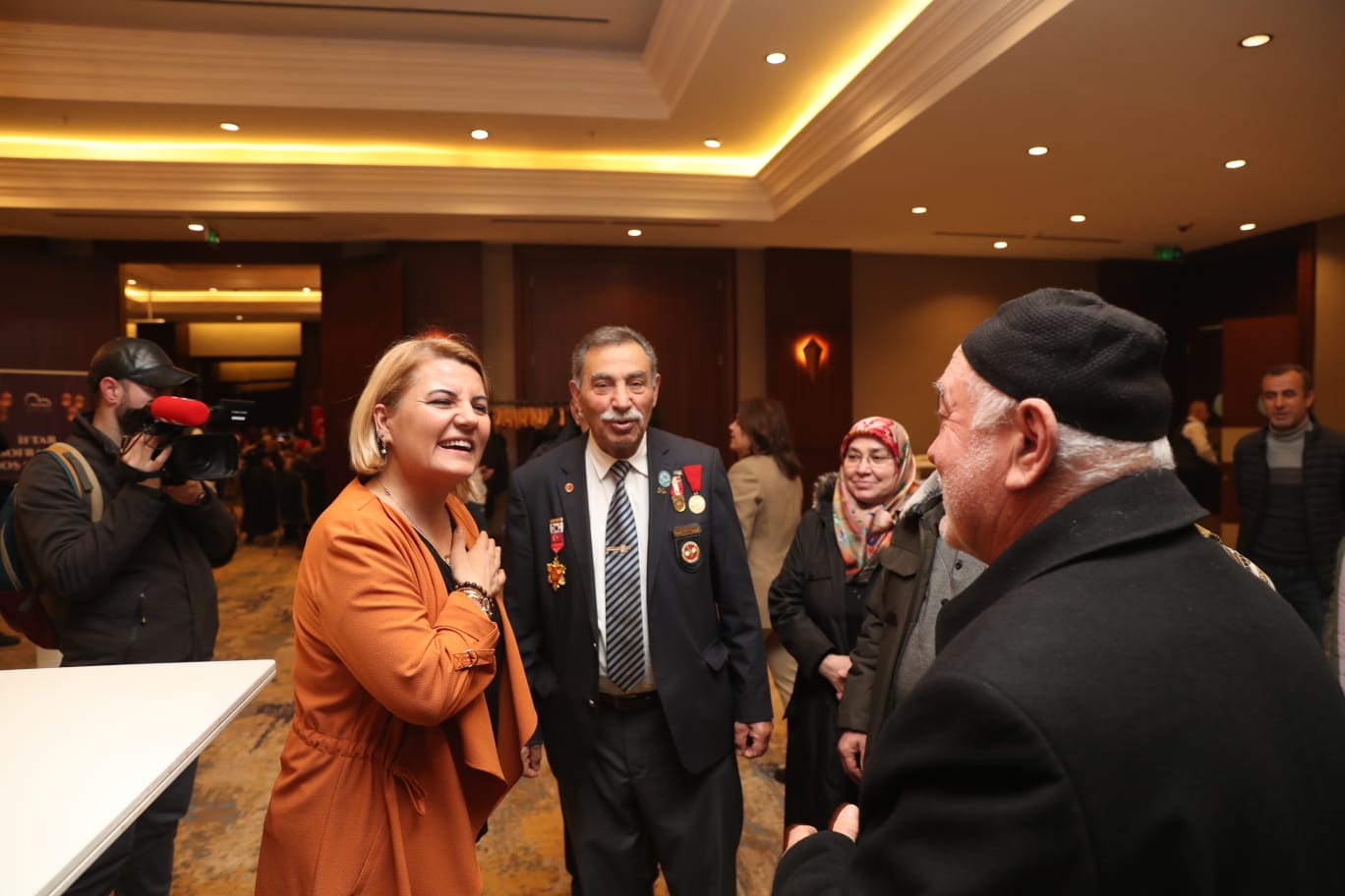 Başkan Hürriyet, şehit aileleri ve gazilerle İftar programında buluştu (13)