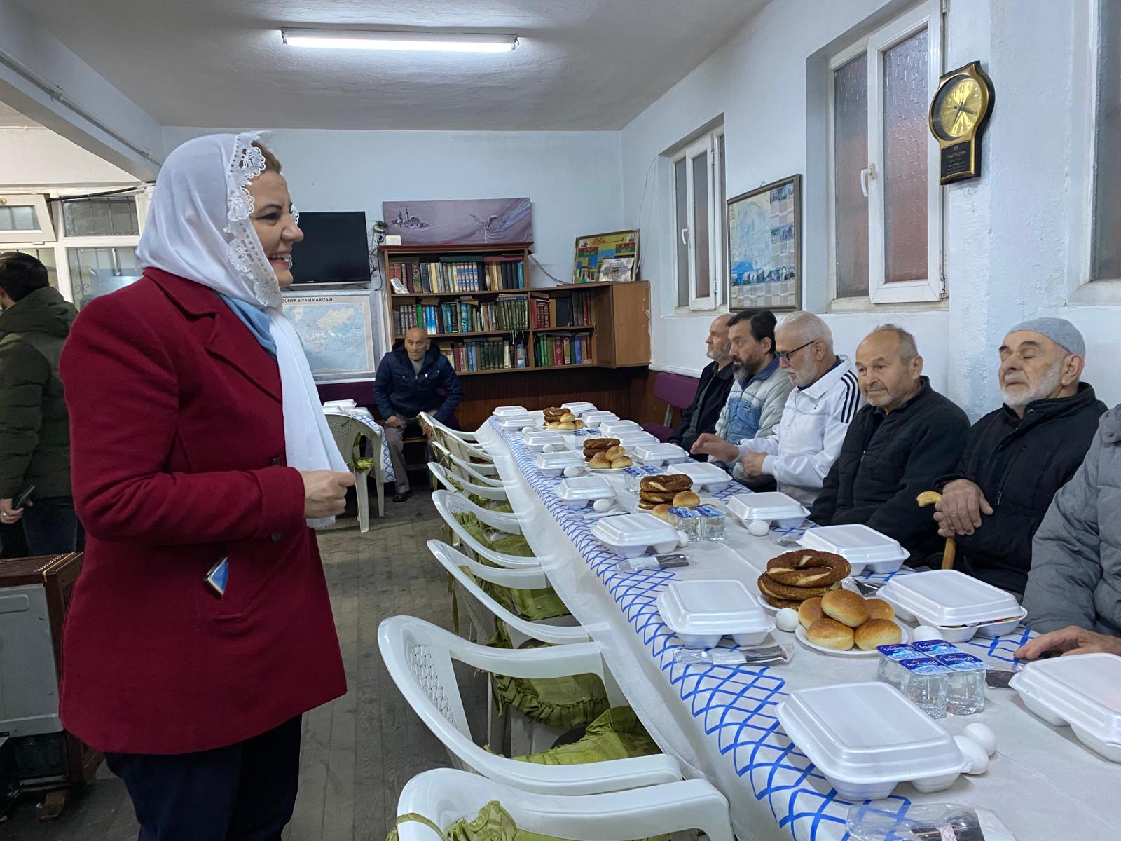 Başkan Hürriyet'ten cemaate ziyaret (3)