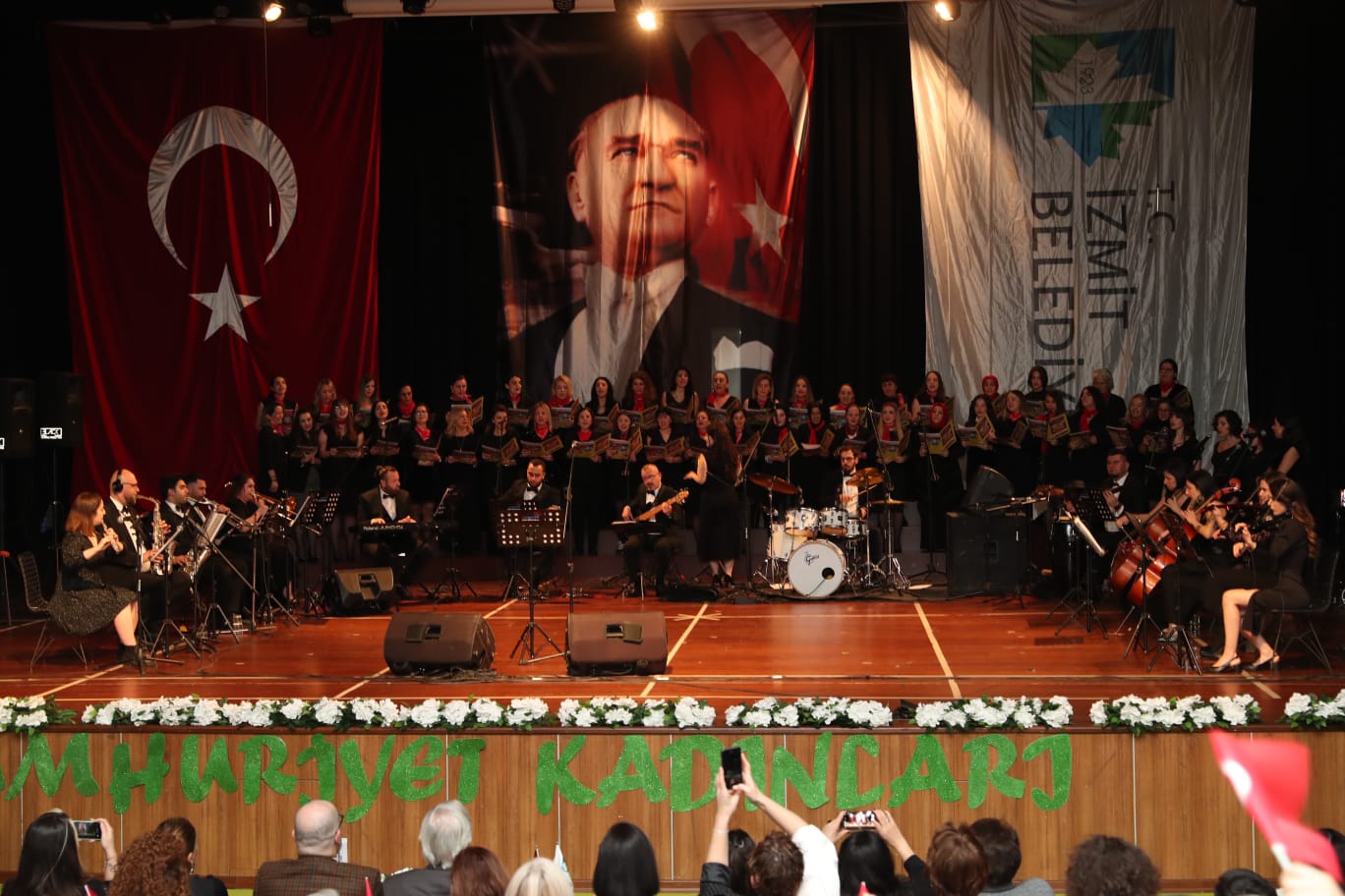 Cumhuriyet Kadınları Korosundan muhteşem konser (8)