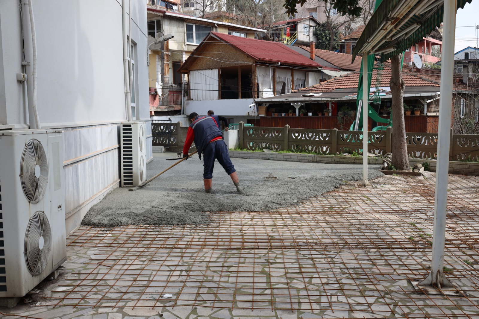 Ekipler Beton atarken (1)