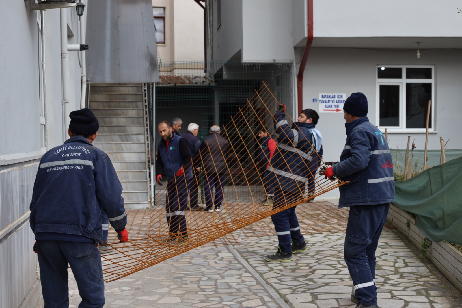Ekipler Beton atarken (2)