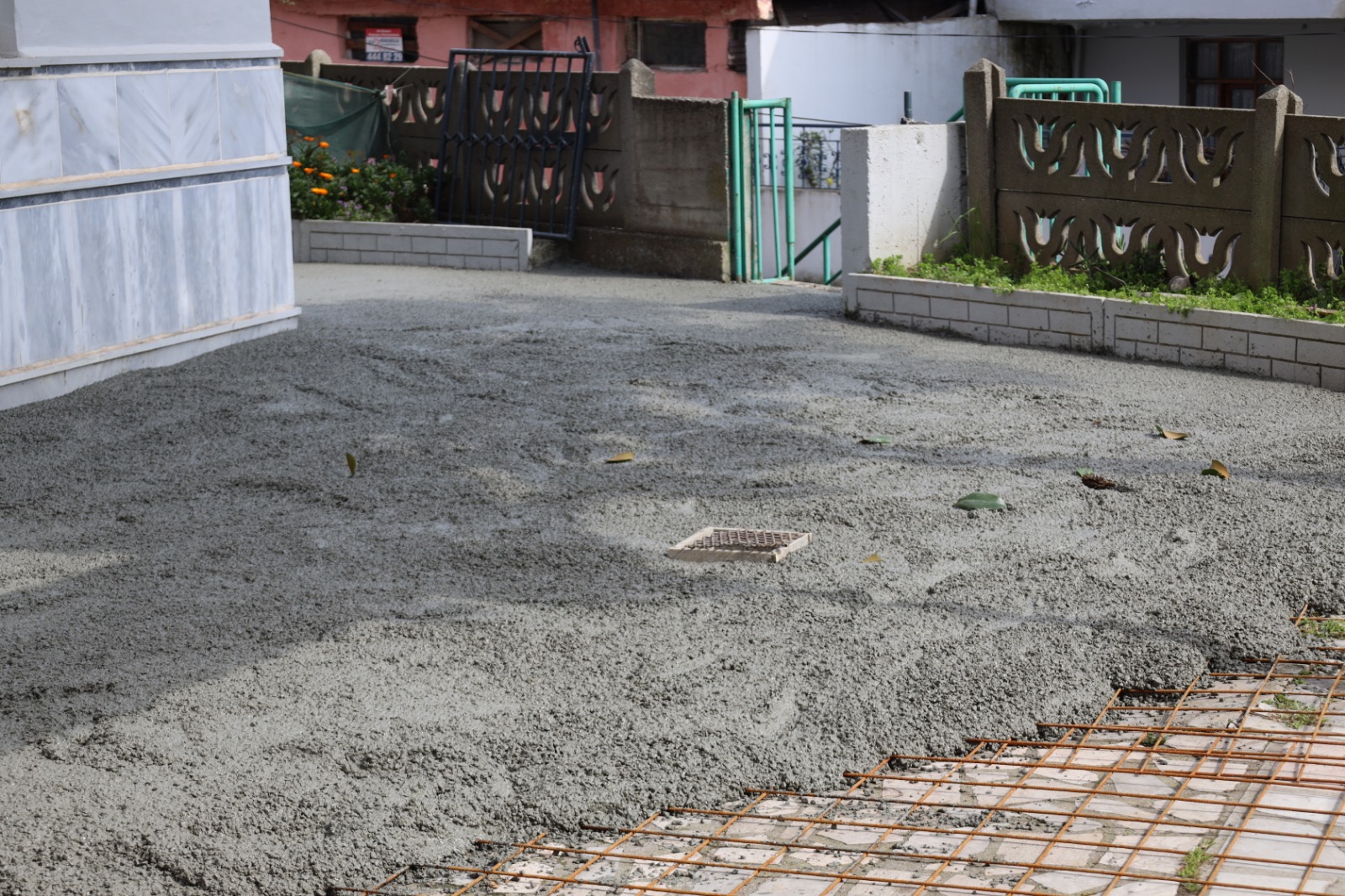 Ekipler Beton atarken (3)