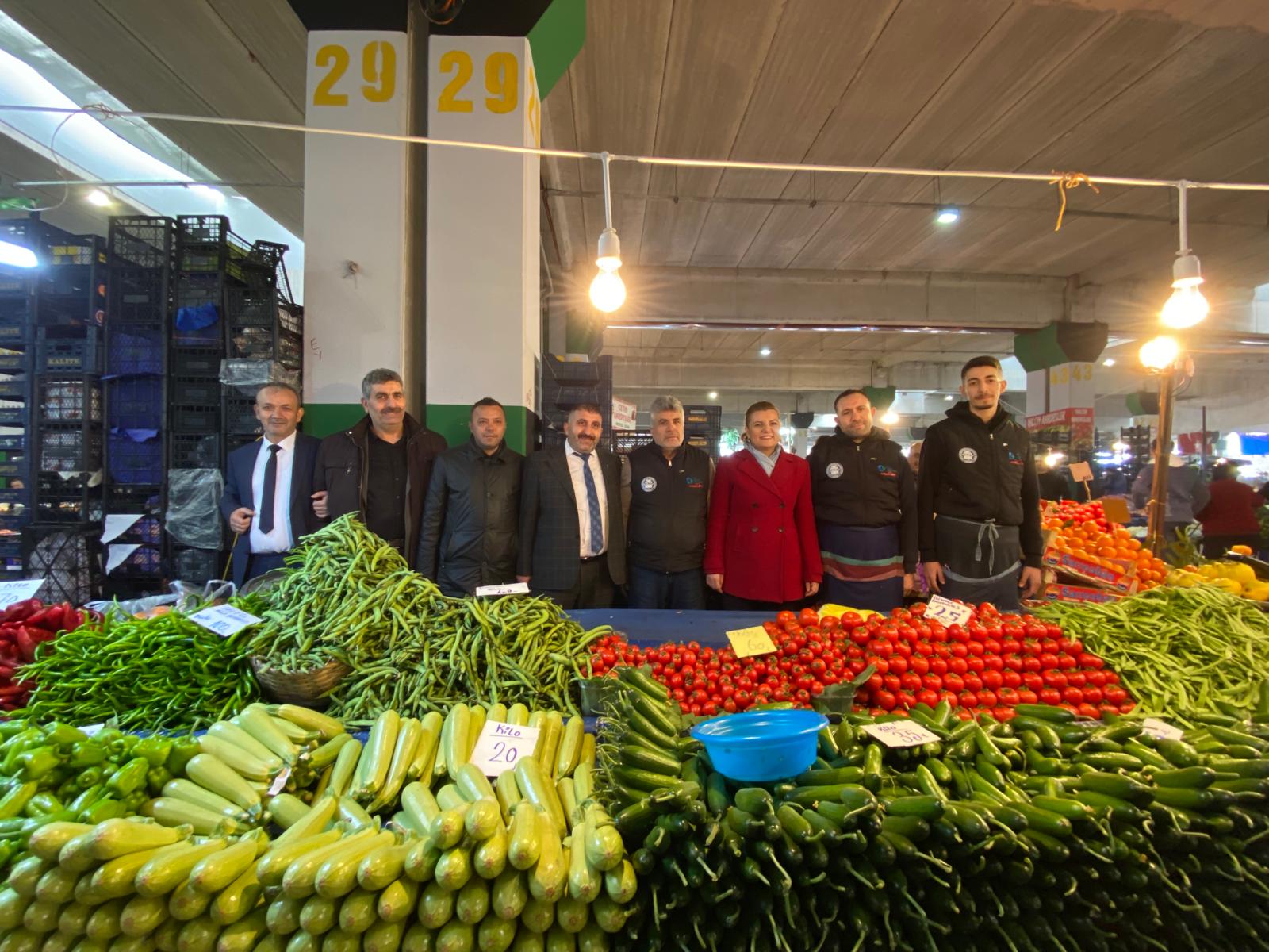 Hürriyet Cumartesi Pazarını ziyaret ederek esnafa 'Hayırlı İşler' diledi (2)