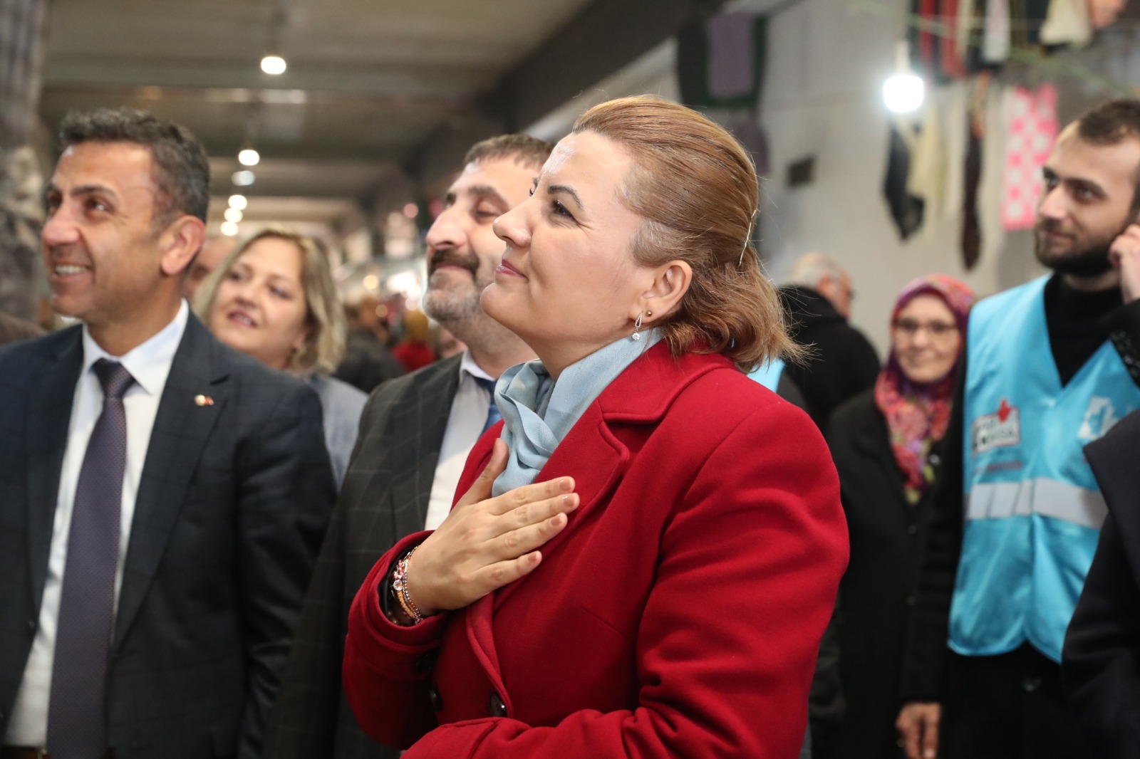 Hürriyet Cumartesi Pazarını ziyaret ederek esnafa 'Hayırlı İşler' diledi (5)
