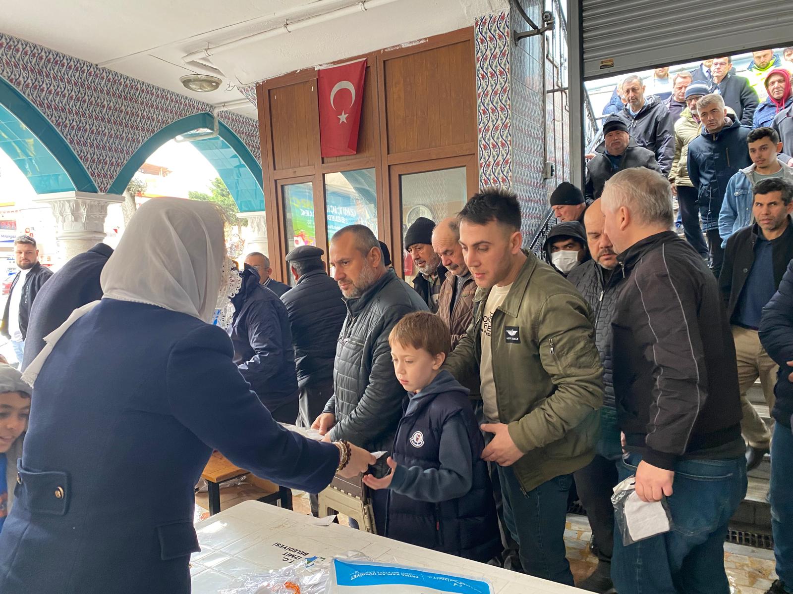 Hürriyet, Zincirlikuyu Camii cemaatine 'hayırlı cumalar' diledi (2)