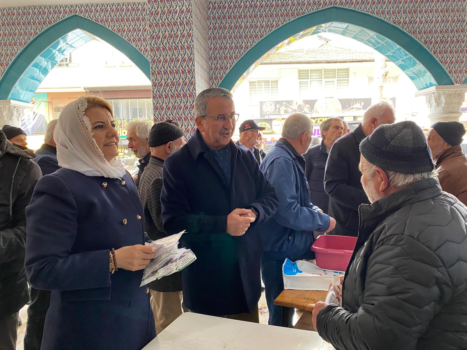Hürriyet, Zincirlikuyu Camii cemaatine 'hayırlı cumalar' diledi (3)