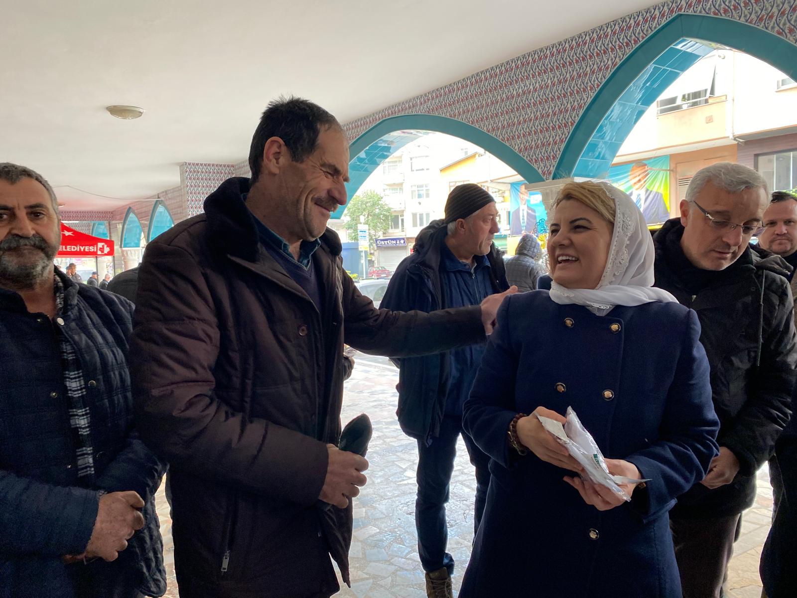Hürriyet, Zincirlikuyu Camii cemaatine 'hayırlı cumalar' diledi (5)