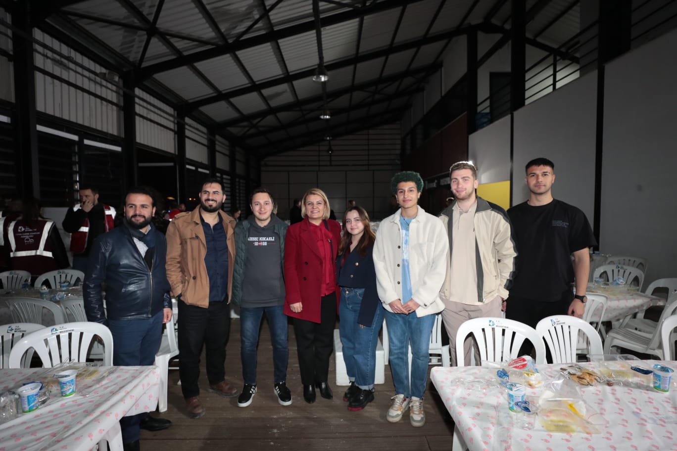 Hürriyet iftar sonrası Umuttepe’de gençlerle buluştu (2)