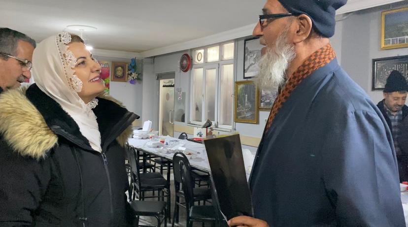 Hürriyet sabah namazı sonrası Yeşilova Merkez Camii cemaatiyle buluştu (4)