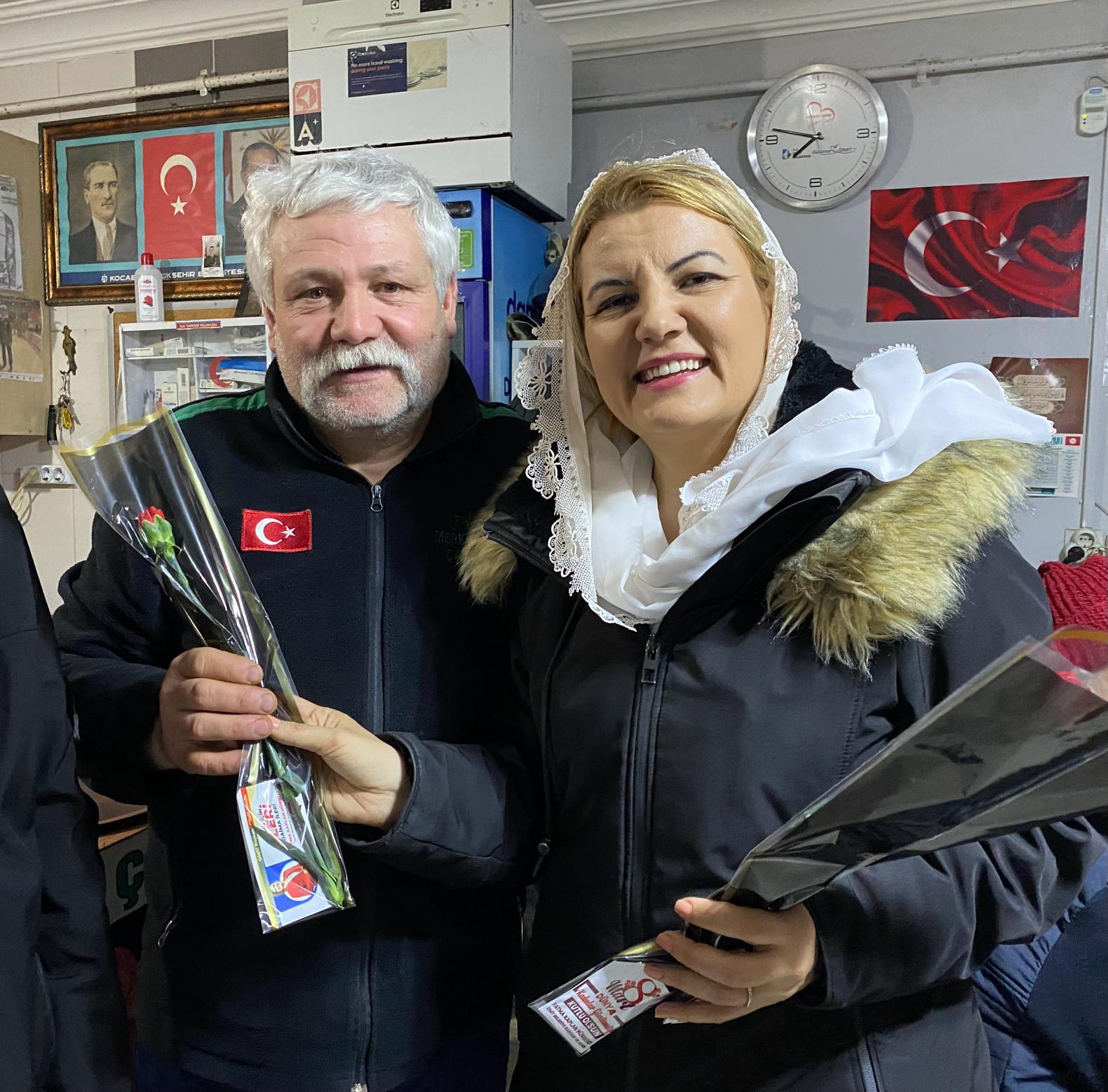 Hürriyet sabah namazı sonrası Yeşilova Merkez Camii cemaatiyle buluştu (7)
