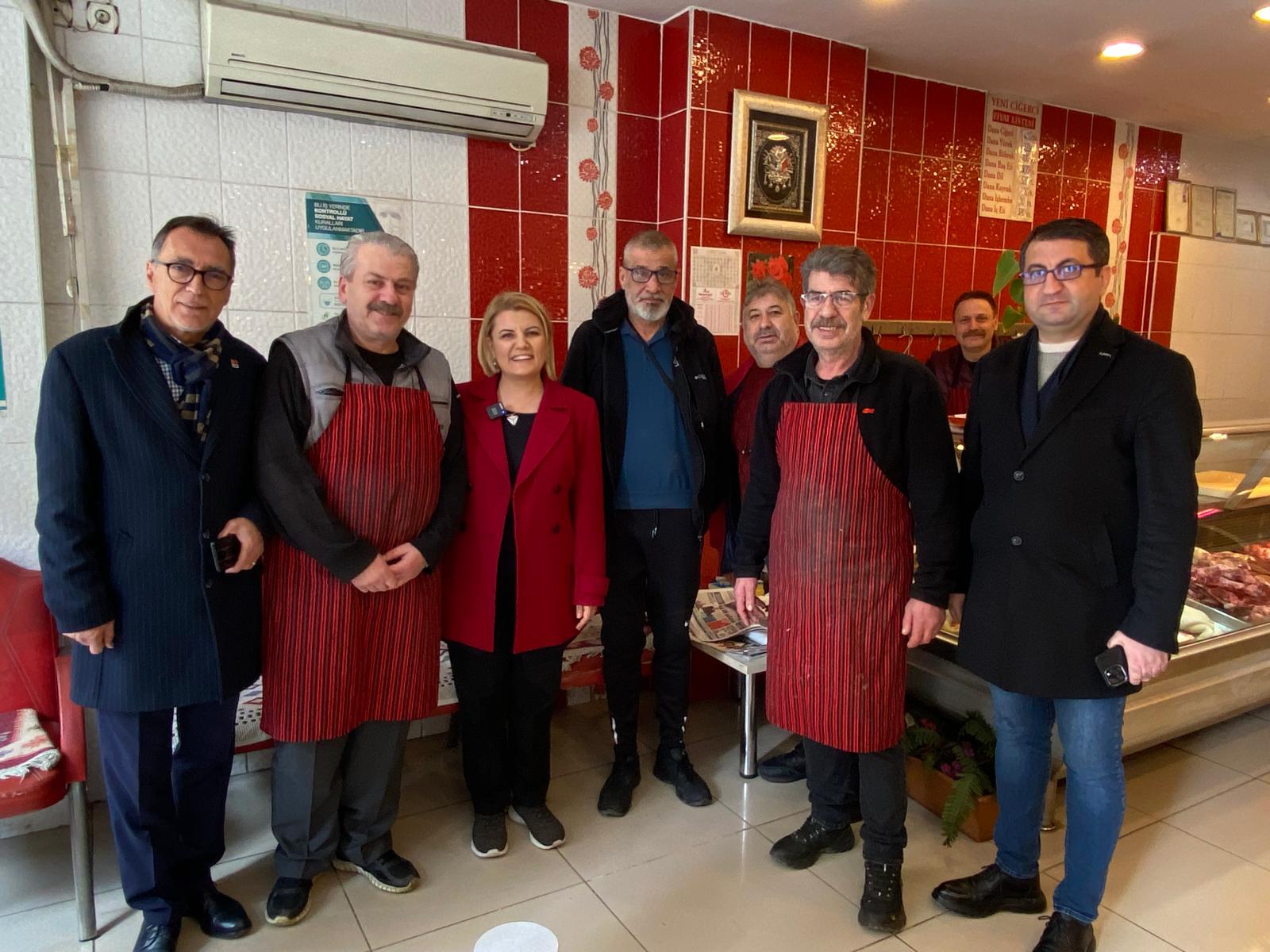 Inönü Caddesi esnafi Baskan Hürriyet'i bagrina basti (6)