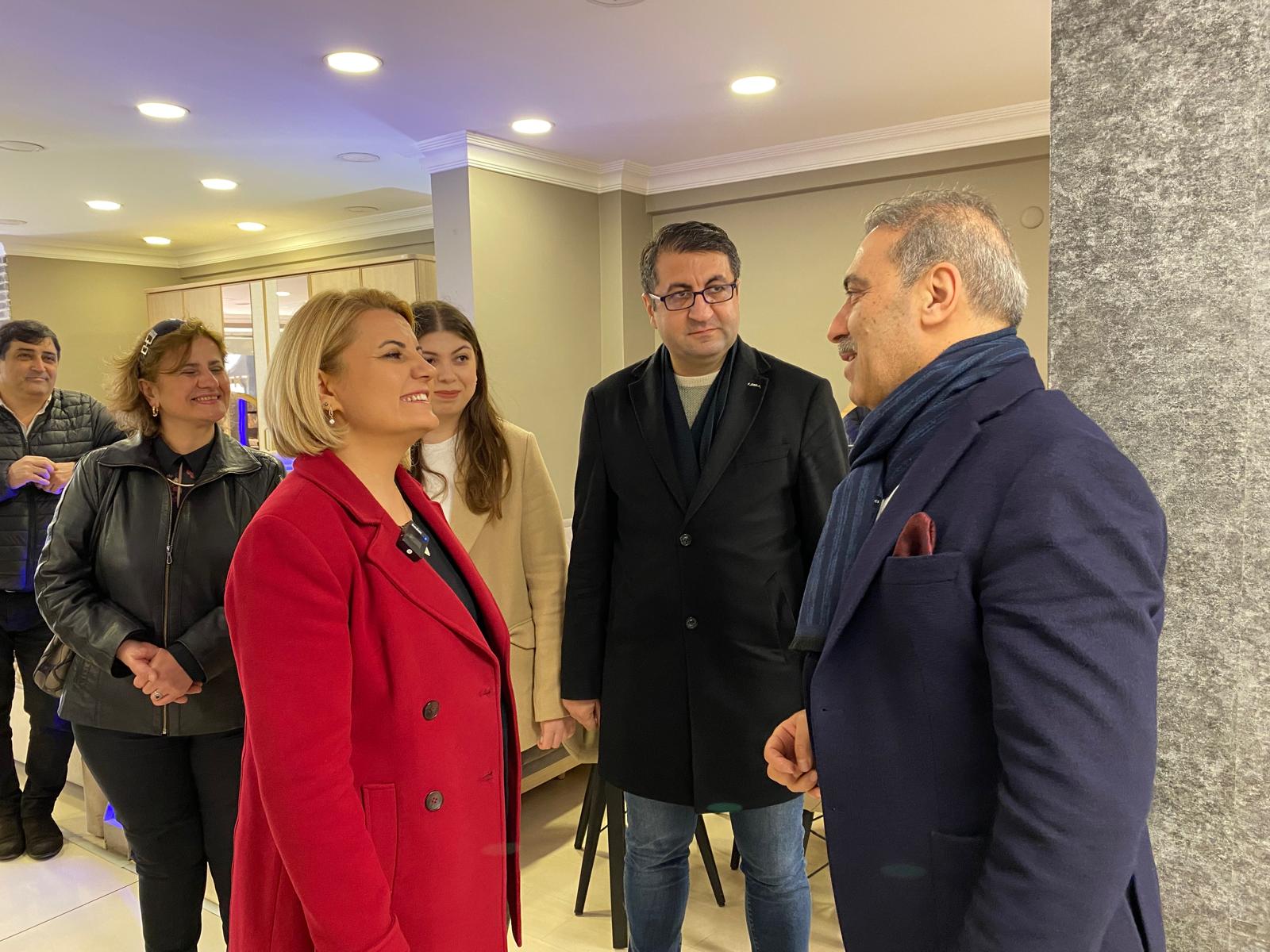 Inönü Caddesi esnafi Baskan Hürriyet'i bagrina basti (9)