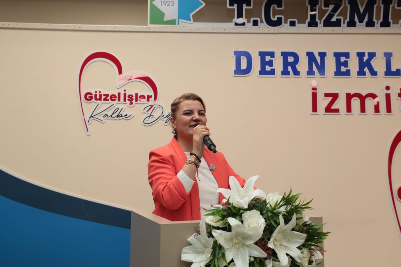 Izmit Belediye Baskani Fatma Kaplan Hürriyet