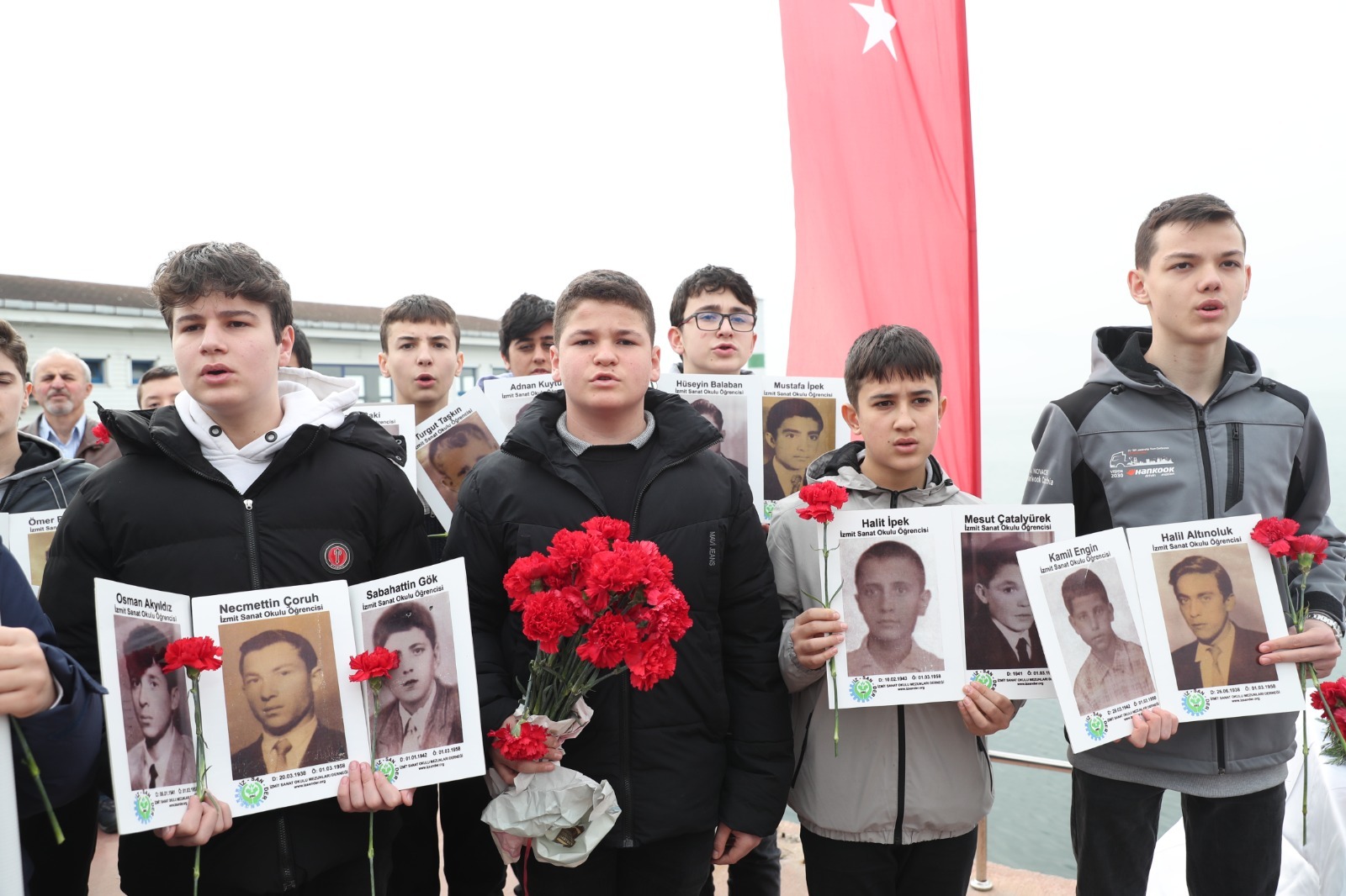 Izmit Belediyesi, 1 Mart Üsküdar Vapuru Faciasinda yasamini yitirenleri andi (1)