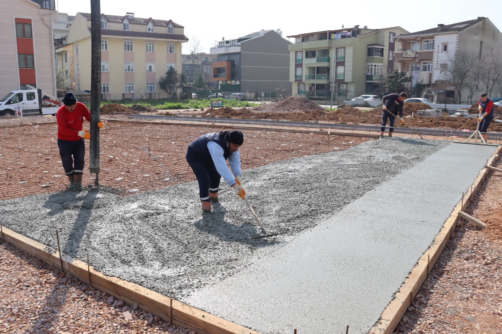Izmit Belediyesi, Alikahya Fatih Mahallesi'ne yeni park kazandiriyor (3)