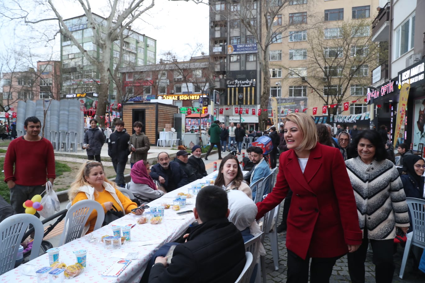 Izmit Belediyesi Halk Iftari (2)