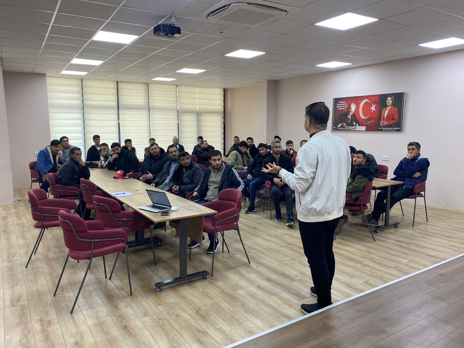 İzmit Belediyesi İstihdam Birimi iş arayan vatandaşlara iş imkanı sunmaya devam ediyor (5)