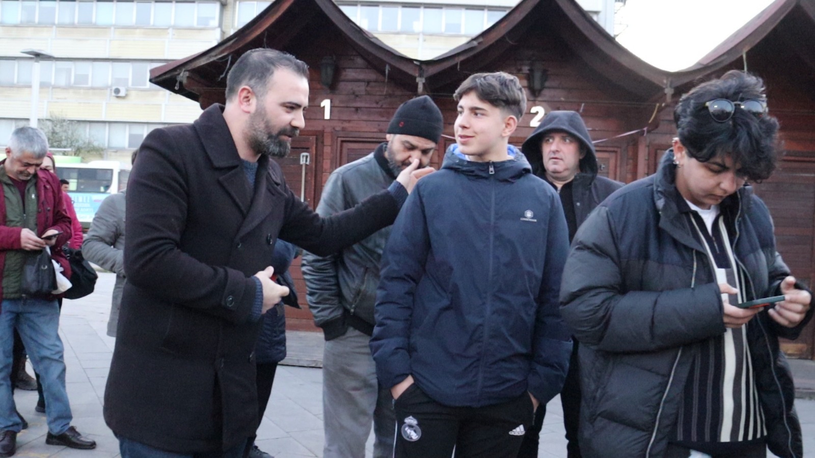 İzmit Belediyesi Mobil Aşevi iftar sofraları ile gönüllere dokunmayı sürdürüyor (9)