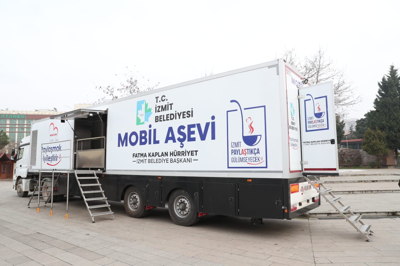 Izmit Belediyesi Mobil Aseviyle her gün bin kisilik iftar yemegi vermeye hazirlaniyor (5)