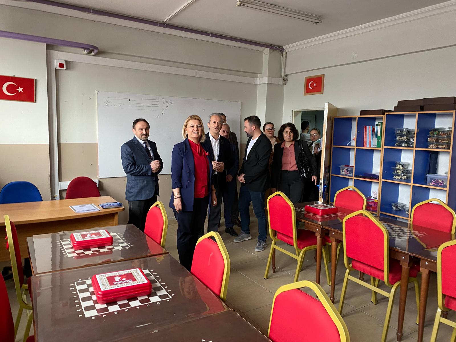 İzmit Belediyesi, Tavşantepe İlkokulu’na Akıl ve Zeka Oyunları Sınıfı kazandırdı (1)