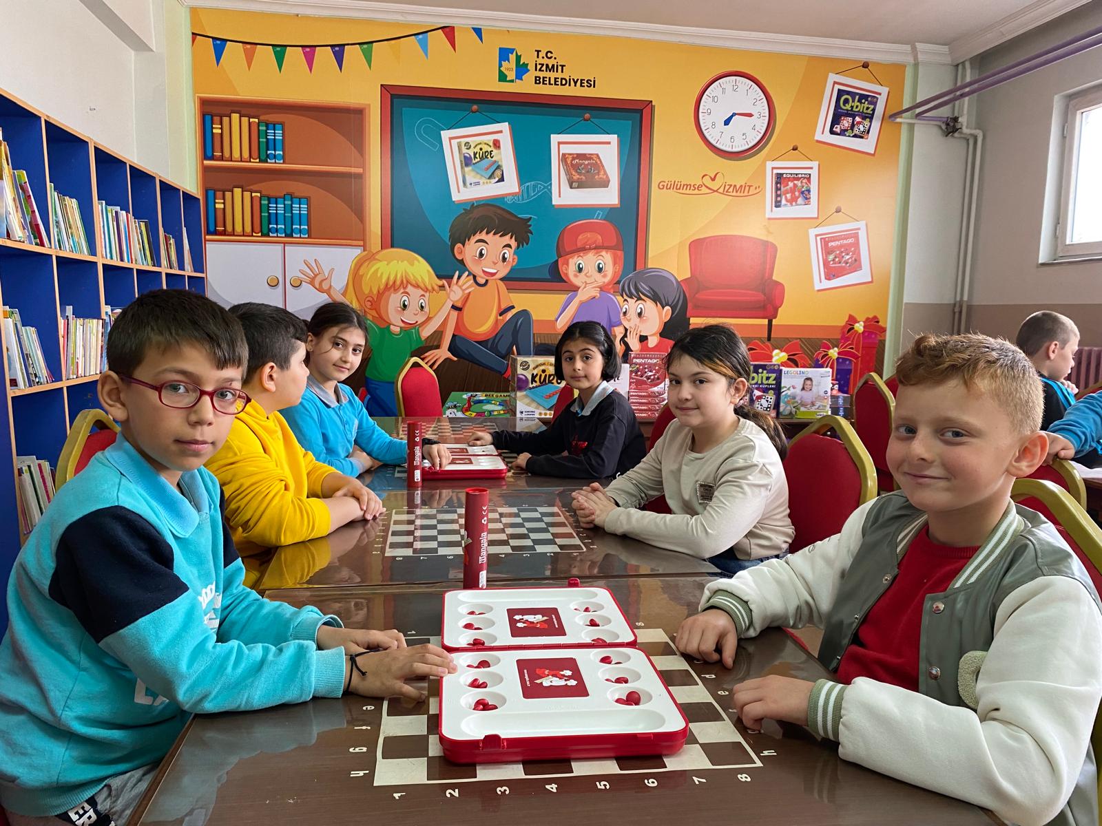 İzmit Belediyesi, Tavşantepe İlkokulu’na Akıl ve Zeka Oyunları Sınıfı kazandırdı (6)