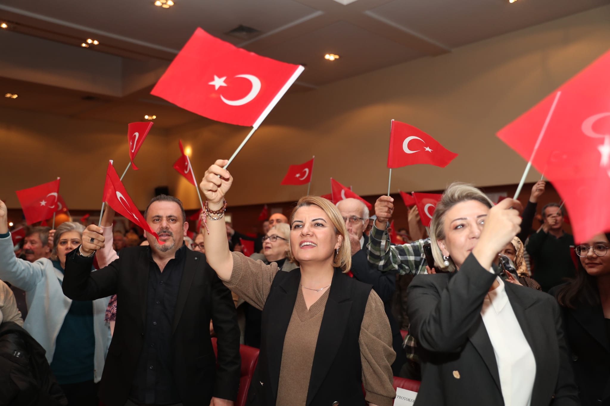 Izmit Belediyesi Türk Sanat Müzigi Korosu kulaklarin pasini sildi (1)