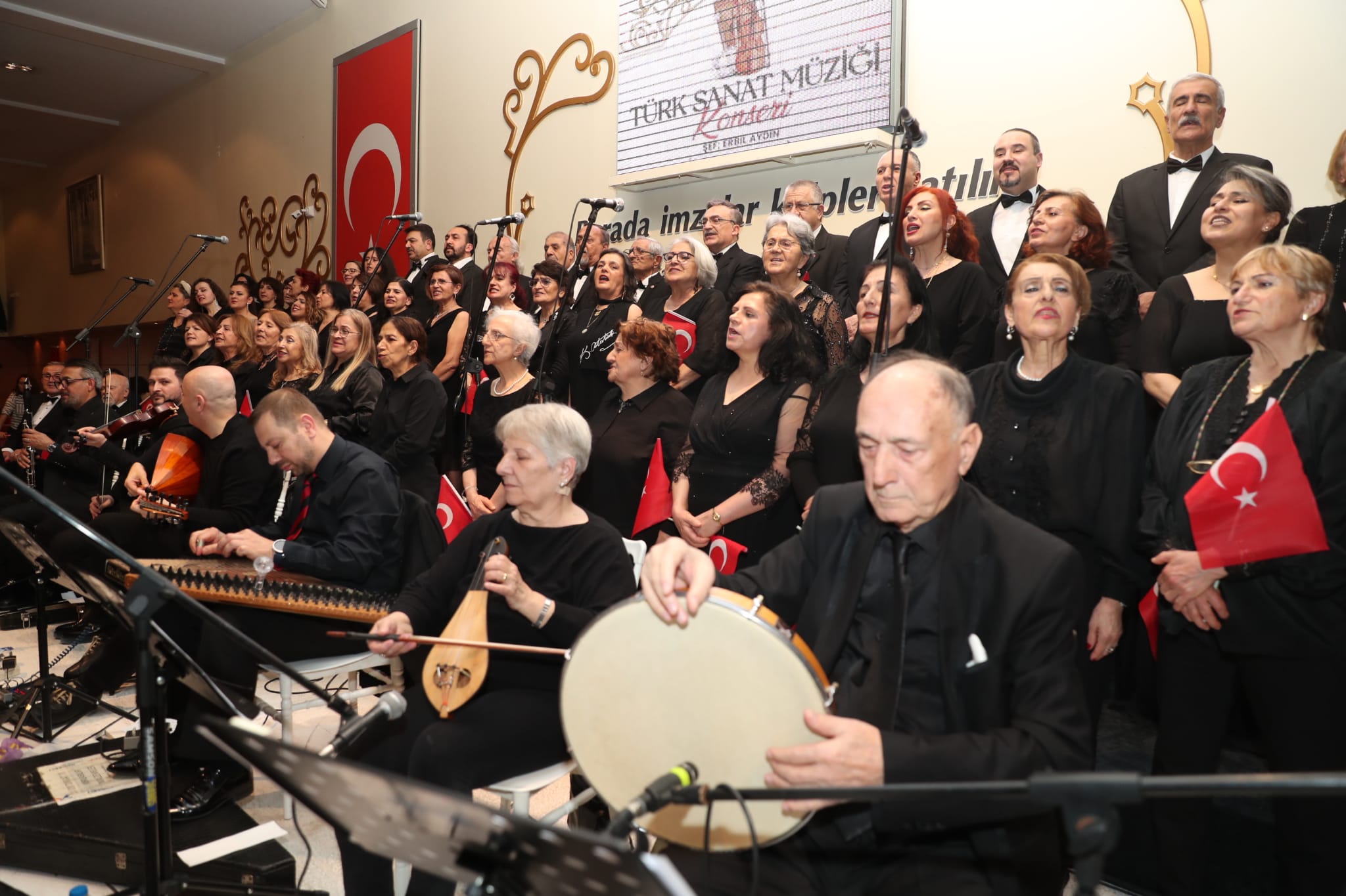 Izmit Belediyesi Türk Sanat Müzigi Korosu kulaklarin pasini sildi (10)