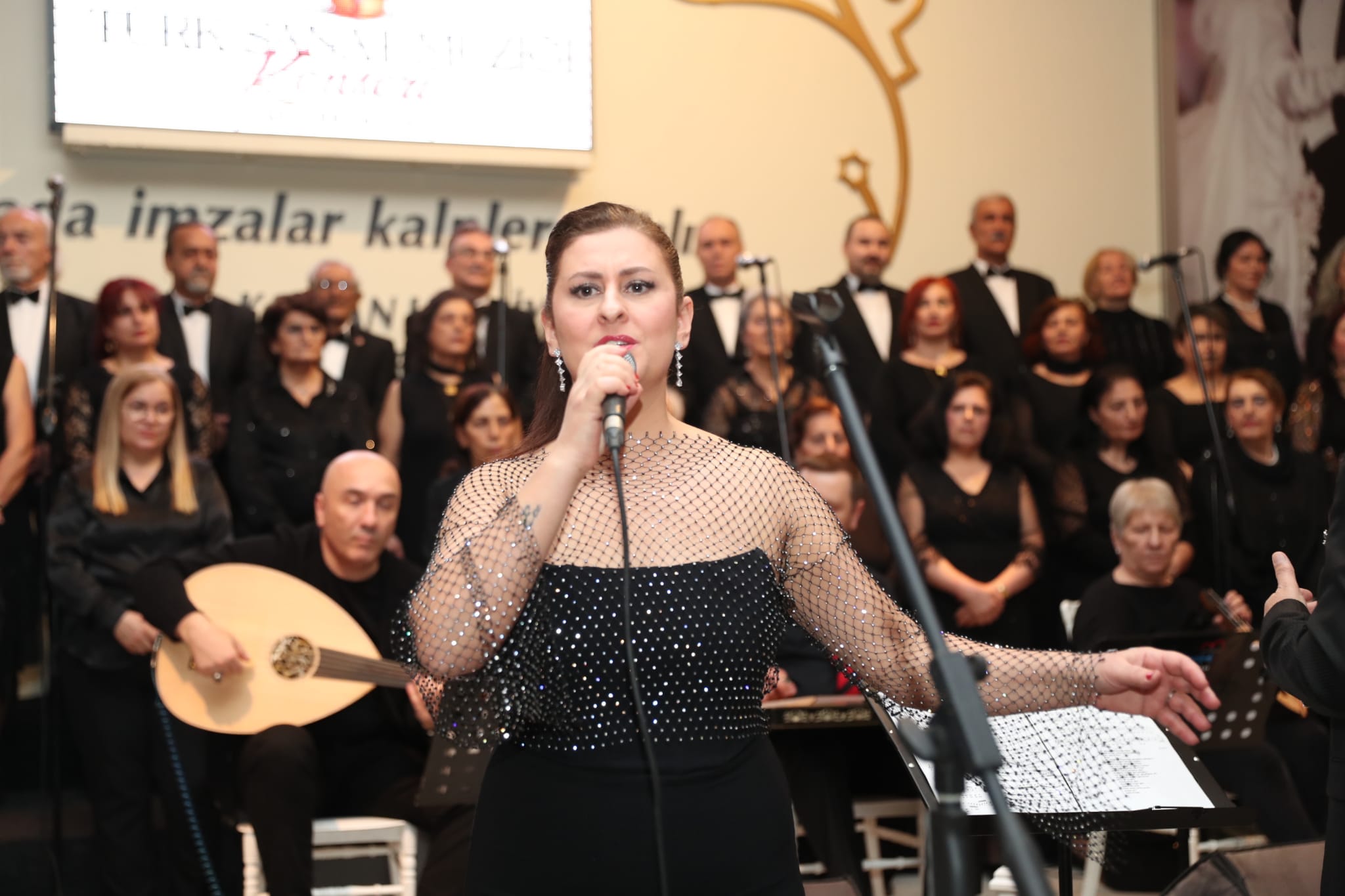 Izmit Belediyesi Türk Sanat Müzigi Korosu kulaklarin pasini sildi (7)