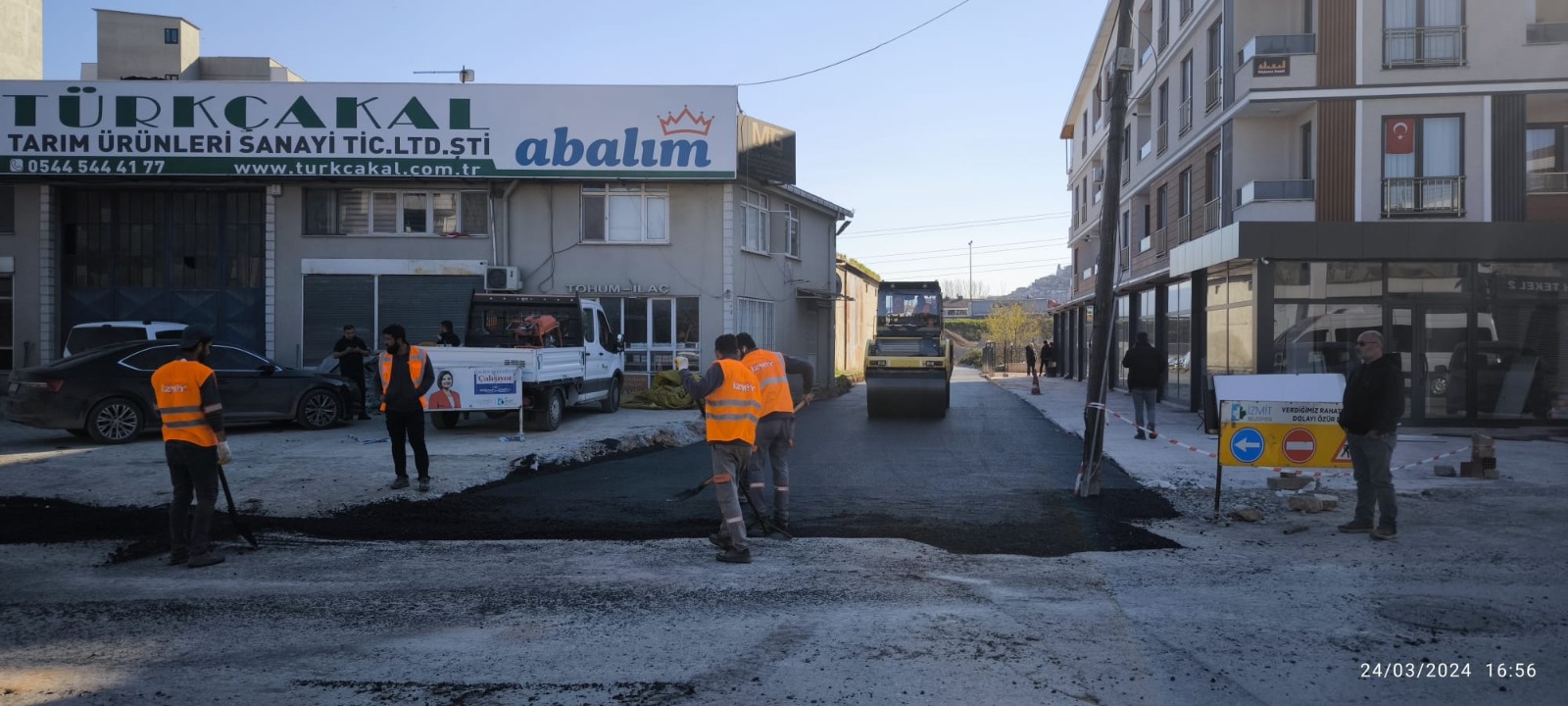 İzmit Belediyesi Yeşilova Mahallesi İlayda Sokağı bir günde asfalta kavuşturdu (1)