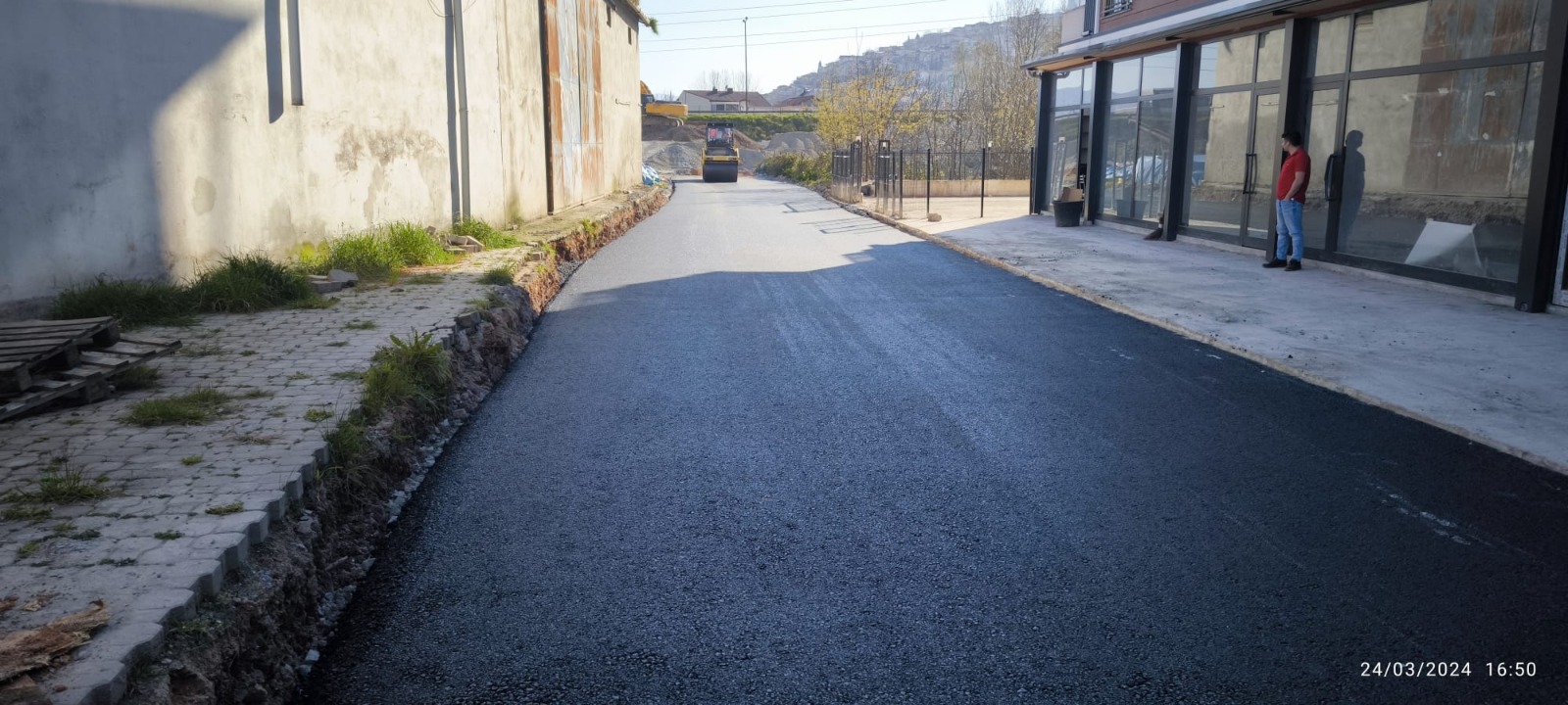 İzmit Belediyesi Yeşilova Mahallesi İlayda Sokağı bir günde asfalta kavuşturdu (2)
